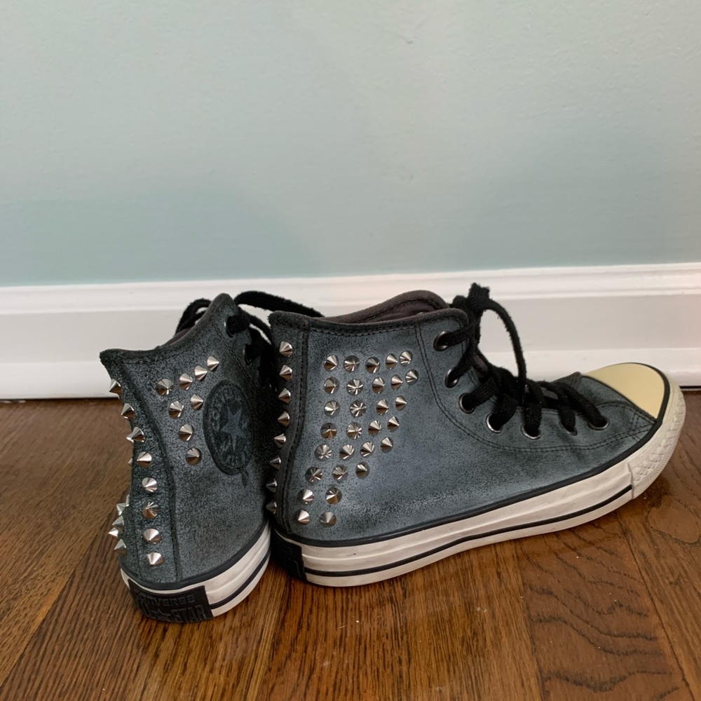 Converse - Picture 2 of 3
